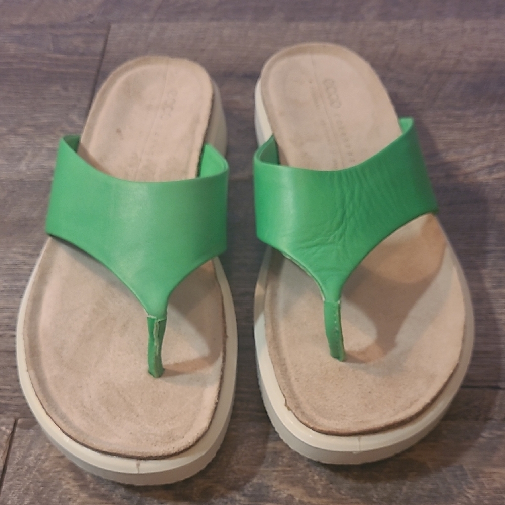 Bright Green ecco Size 38 US 7 Corksphere Flip Flop Sandals